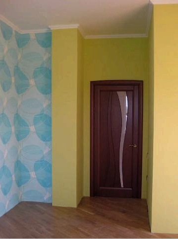 Diseño de pasillo en una casa de paneles (45 fotos): decoración de paredes, pisos y techos