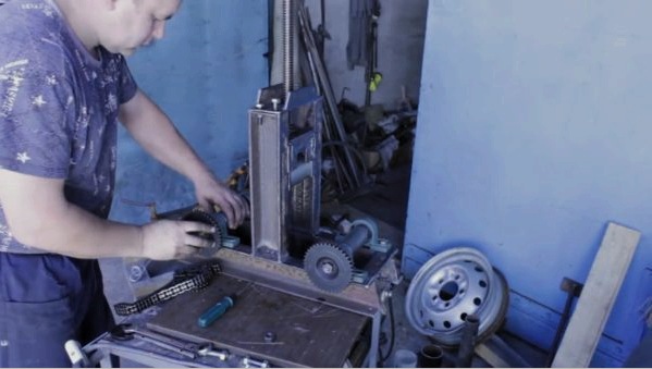 Cómo ensamblar un doblador de perfiles con sus propias manos: una manera fácil de hacerlo en un taller en casa