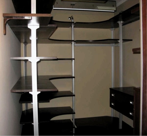 Guardarropa del armario: 5 aspectos de la remodelación competente de la habitación