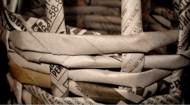 Experiencia de elaboración exitosa: una canasta de tubos de periódicos en 4 pasos