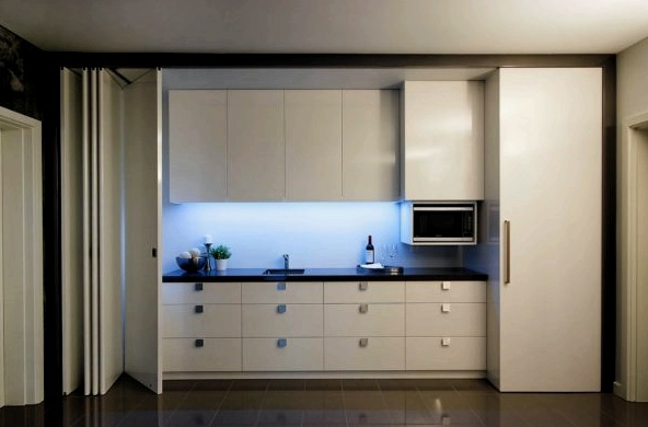 Diseño de una pequeña cocina sin ventana: cómo equipar una cocina que no tiene ventanas