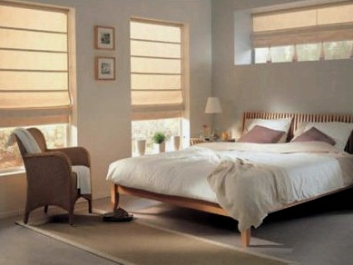 Diseño de cortinas al decorar un dormitorio.