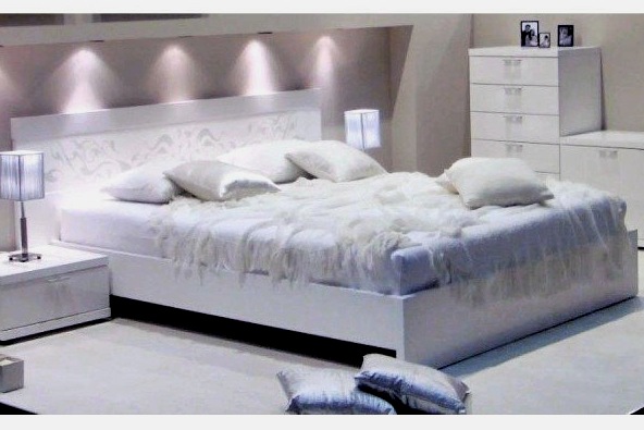 El dormitorio blanco es una gran opción para los amantes de la limpieza, la positividad y la frescura.