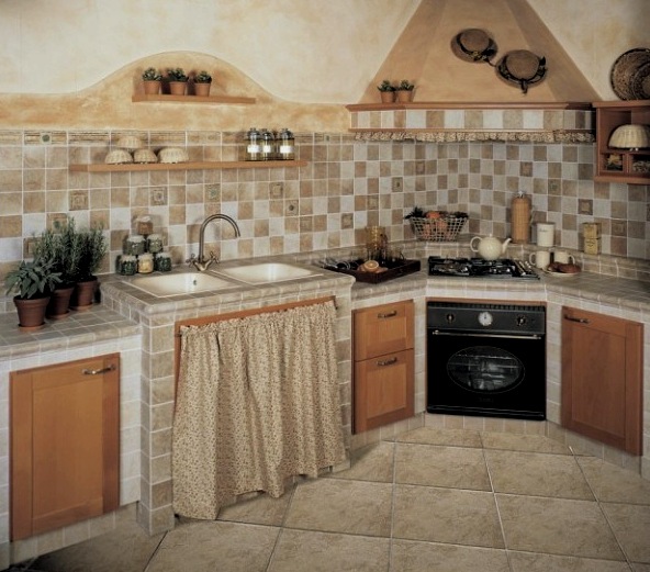 Características de los azulejos españoles para la cocina en el delantal.