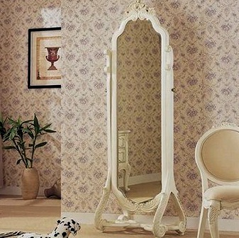 Cómo y dónde colocar un espejo en el dormitorio: matices útiles.