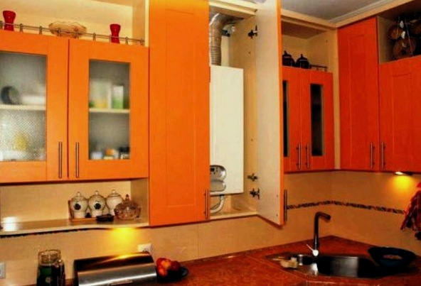 Cómo equipar una cocina pequeña si un calentador de agua a gas no cabe en el interior: ejemplos de fotos