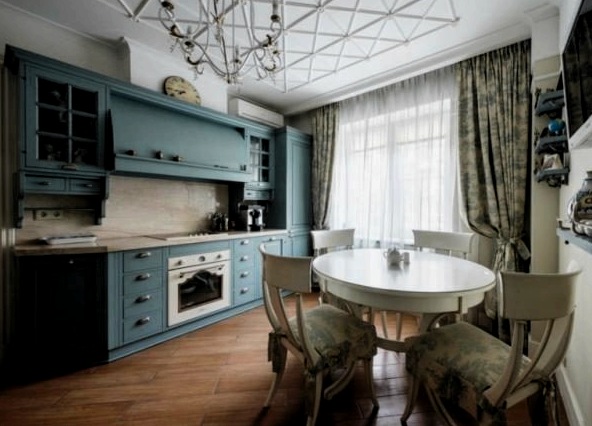Cómo decorar ventanas en una cocina de estilo provenzal: tipos de cortinas y diseños fotográficos