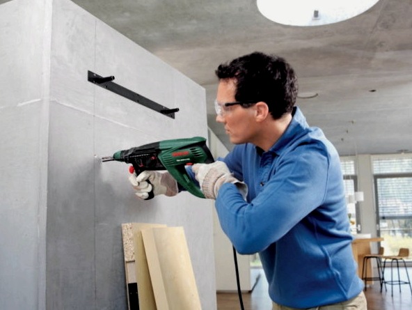 Cómo colgar gabinetes de cocina en una pared de paneles de yeso