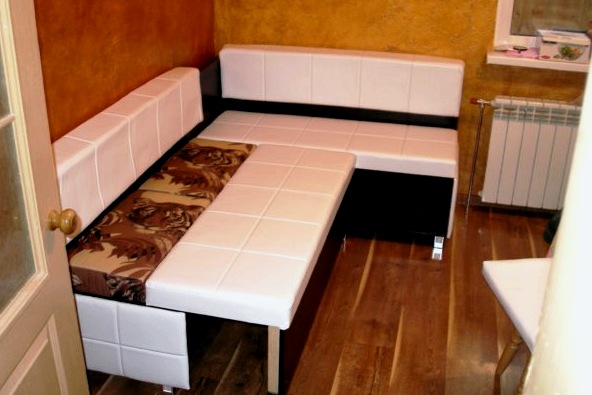 Cómo colocar un sofá en una cocina pequeña: opciones de diseño para cocinas pequeñas con sofá