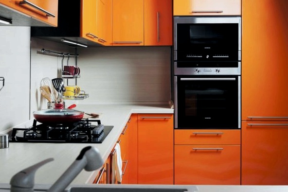 Cómo crear un diseño moderno de una cocina pequeña: ejemplos fotográficos de cocinas reales