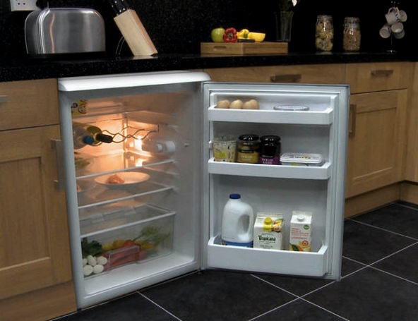 Criterios para elegir un frigorífico para el hogar y para una residencia de verano.