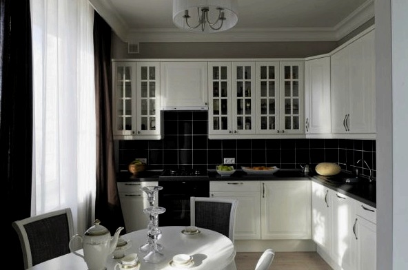 Los clásicos siempre están de moda: cómo decorar el diseño interior de una pequeña cocina en un estilo clásico.