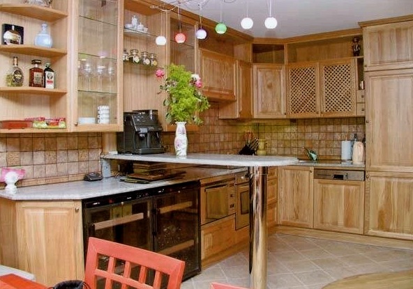¿Cómo puedes hacer una cocina con tablas de muebles con tus propias manos?