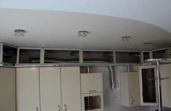 Variedad y métodos de instalación de conductos de aire para campanas en la cocina.