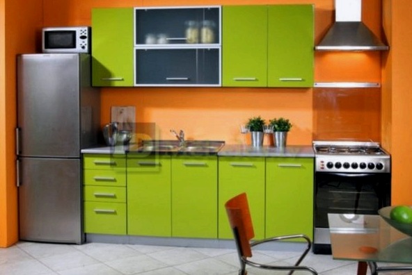¿Puede una cocina naranja ser acogedora?