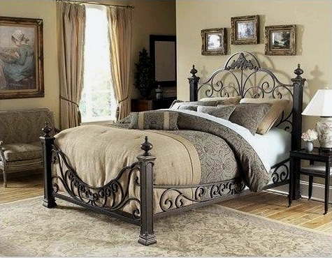 Interior de dormitorio original y elegante con cama de metal