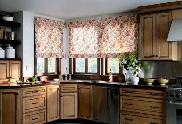 ¿Qué cortinas son las mejores para la decoración de ventanas en la cocina?