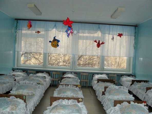 Decoración del dormitorio del jardín de infantes: simple, hermosa, segura