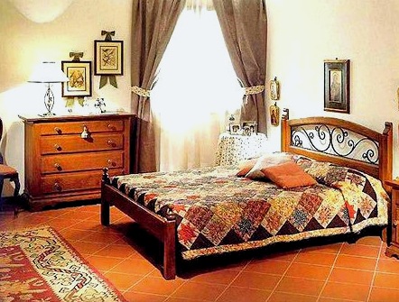 Colchas y cortinas para el dormitorio: el estilo de la decoración textil.