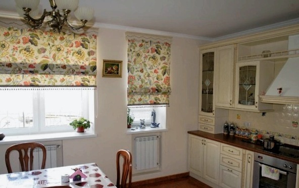 ¿Cómo elegir y coser cortinas romanas para la cocina?