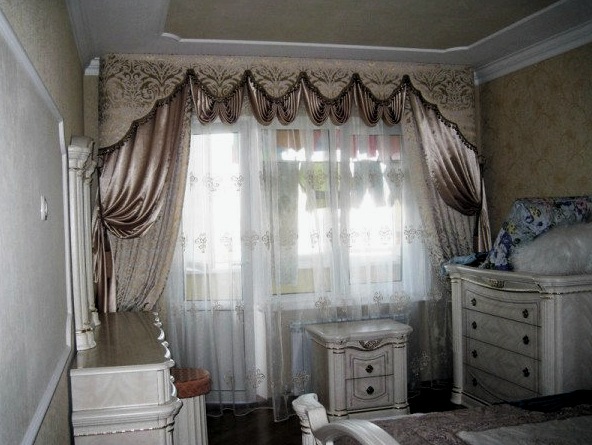 Elegir cortinas elegantes y hermosas para el dormitorio.