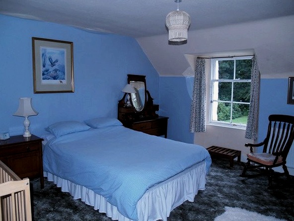 Dormitorio en azul: ligereza y libertad