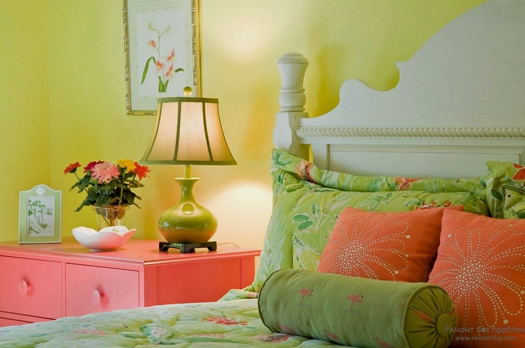 Dormitorio en tonos verdes: moda o los dictados del corazón.