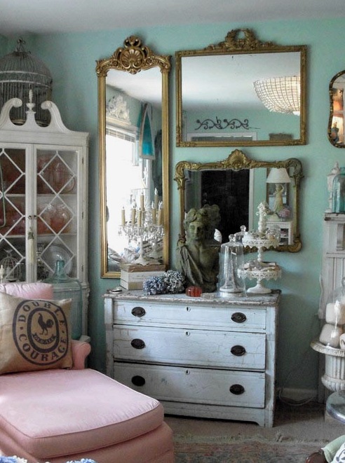 Dormitorio shabby chic: una sofisticada mezcla vintage de lo antiguo y lo nuevo con un toque de romanticismo