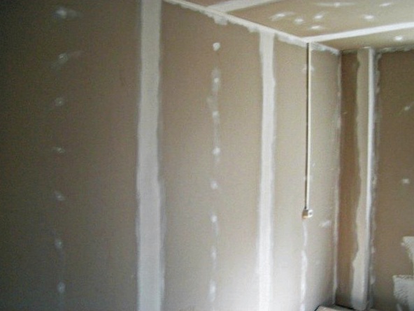 Paneles de yeso en el dormitorio: opciones para usar material de construcción para crear un interior atractivo