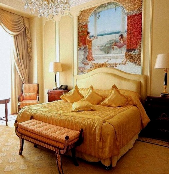 Fresco en el dormitorio en las paredes, techos, muebles: sus tipos y variaciones de parcelas.