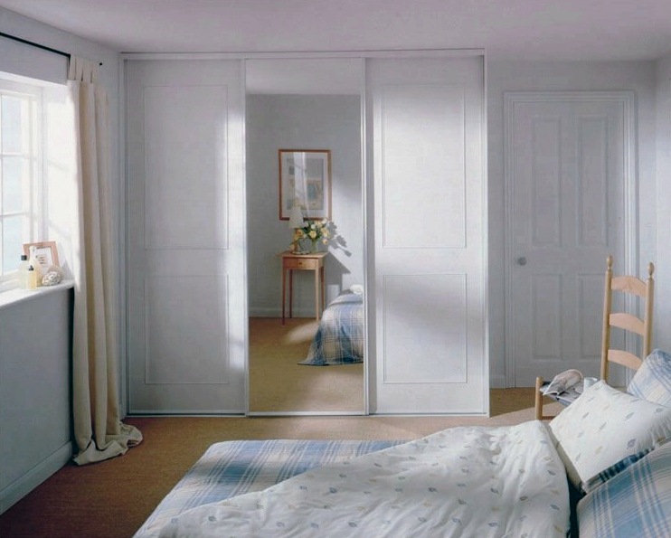 Armario con espejo en el dormitorio: soluciones de diseño.