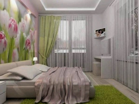 Decoración de paredes en el dormitorio: la elección del material y los métodos de combinación.