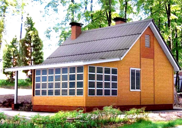 ¿Cómo construir una casa de paneles de marco a bajo costo?