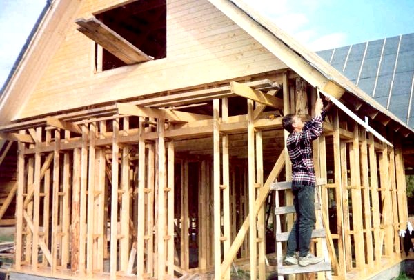 ¿Cuáles son los precios actuales para la construcción de casas de marco?