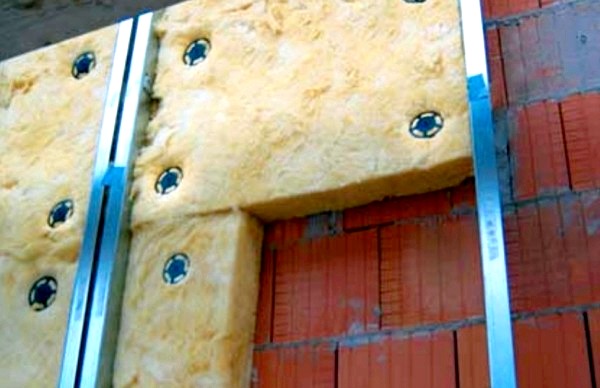 Aislamiento de una casa de marco con lana mineral: esquema