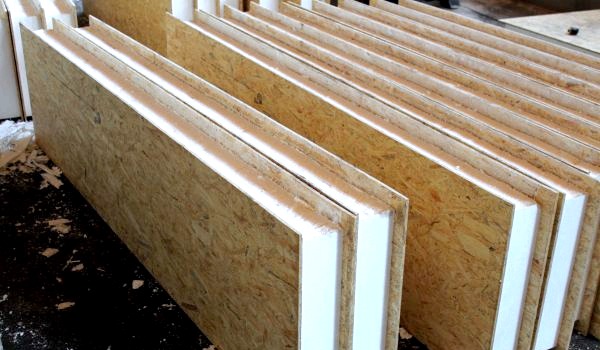 ¿Construir u ordenar casas de paneles ya hechas?