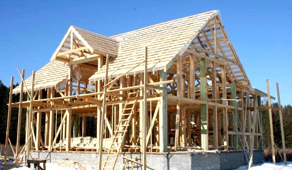¿Por qué es popular la construcción de casas de marco?