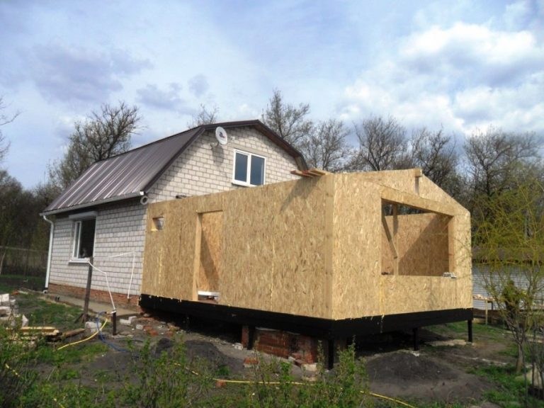 Construcción de una extensión de la casa a partir de paneles CIP