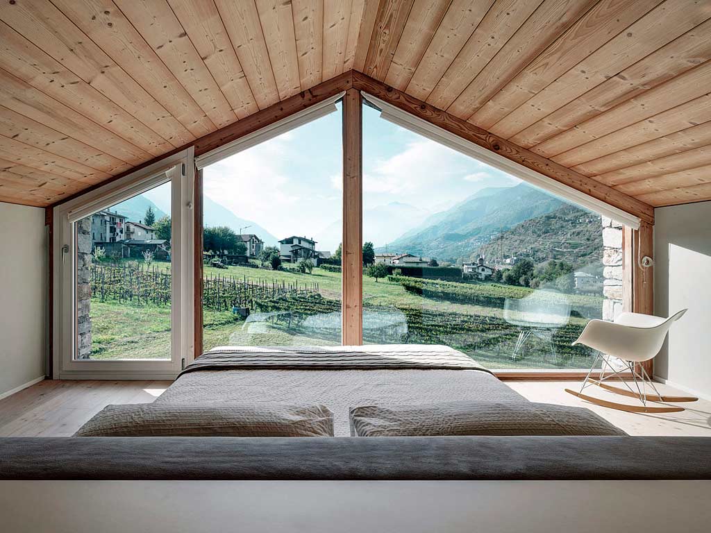 Casas de marco de madera con ventanas panorámicas
