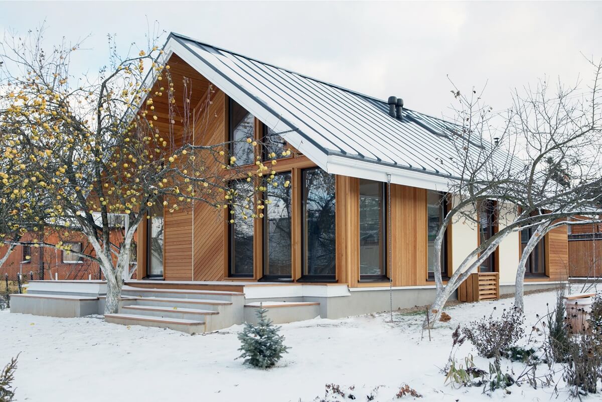 Construimos una casa de marco escandinavo por nuestra cuenta o con la ayuda de constructores