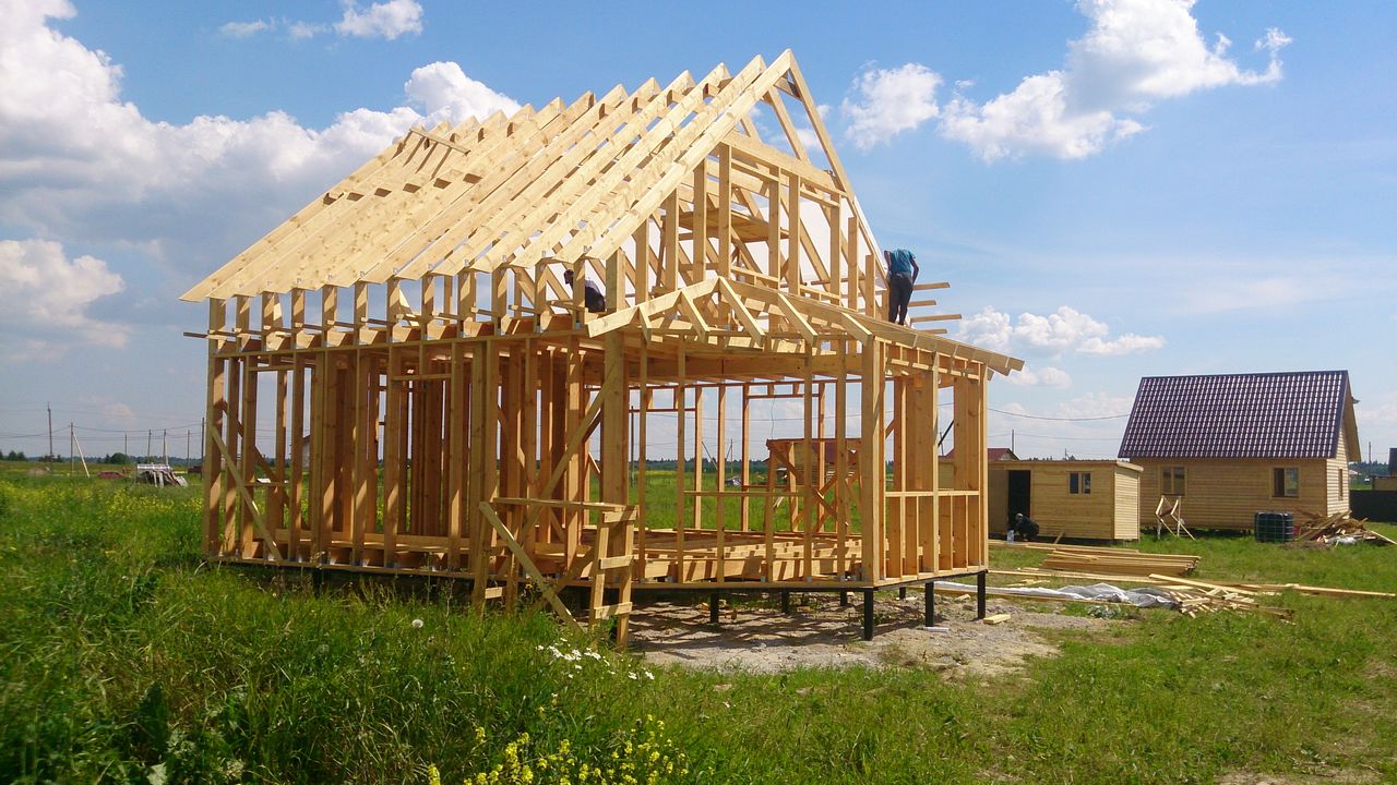 Averigüe cuánto cuesta construir la casa de marco correcta