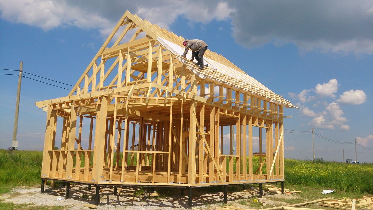 Averigüe cuánto cuesta construir la casa de marco correcta