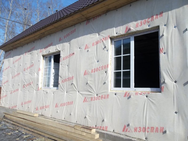Construcción de las paredes de la casa marco