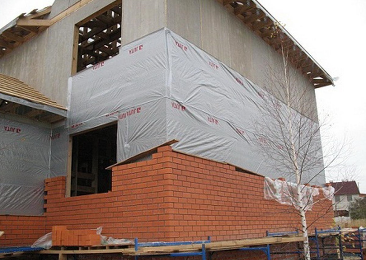 Materiales para el acabado de la fachada de una casa de marco