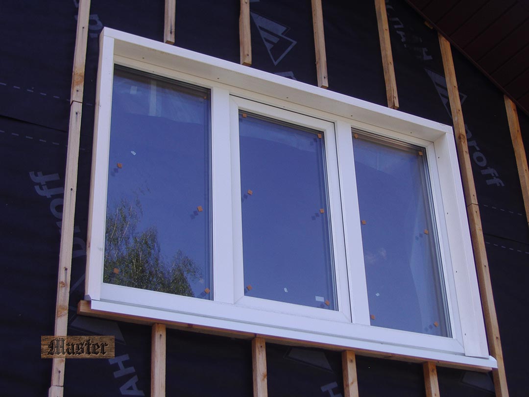 Características de la instalación de ventanas de plástico en una casa de marco