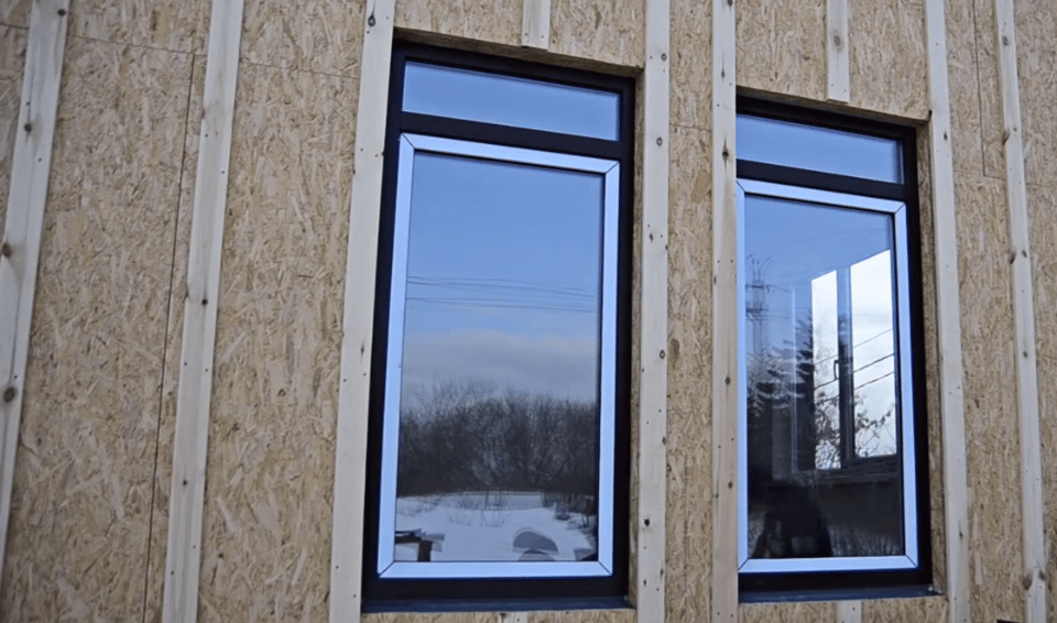 Cálculo de la abertura de la ventana en la casa del marco, opciones de diseño