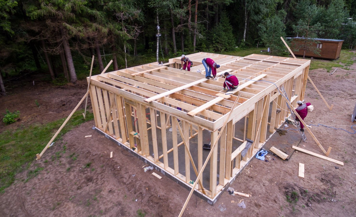 Construcción de una casa de marco 6x9 con un ático