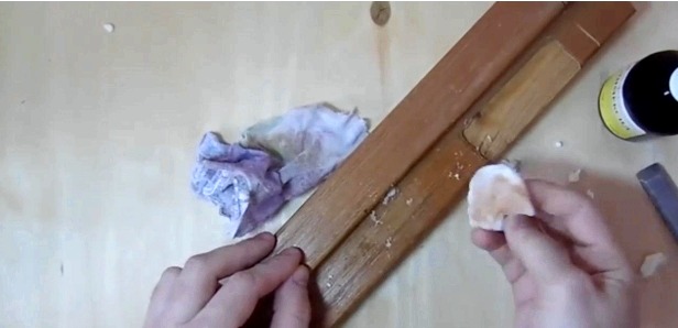 Cómo lavar la espuma en aerosol de las manos, la ropa, los materiales de construcción
