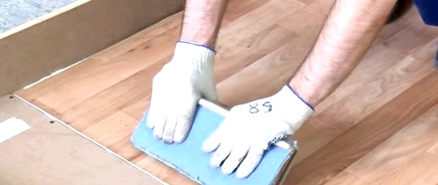 Cómo colocar linóleo en el suelo con sus propias manos