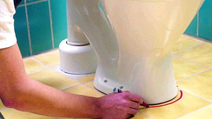Cómo instalar el inodoro con sus propias manos en el azulejo